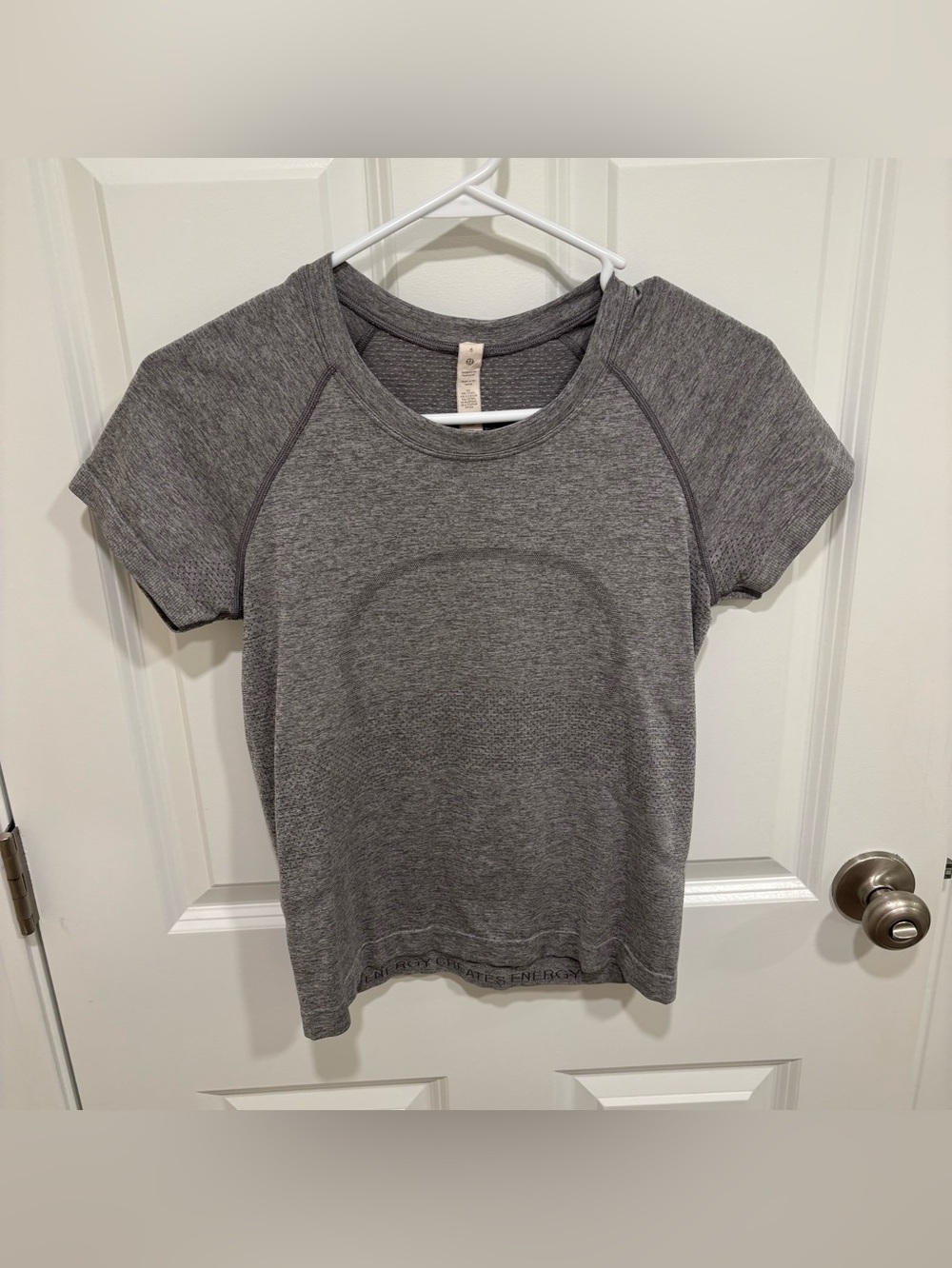 Lululemon Swiftly Tech Short Sleeve Shirt 2.0 *Race Length *Slate / White Size 6